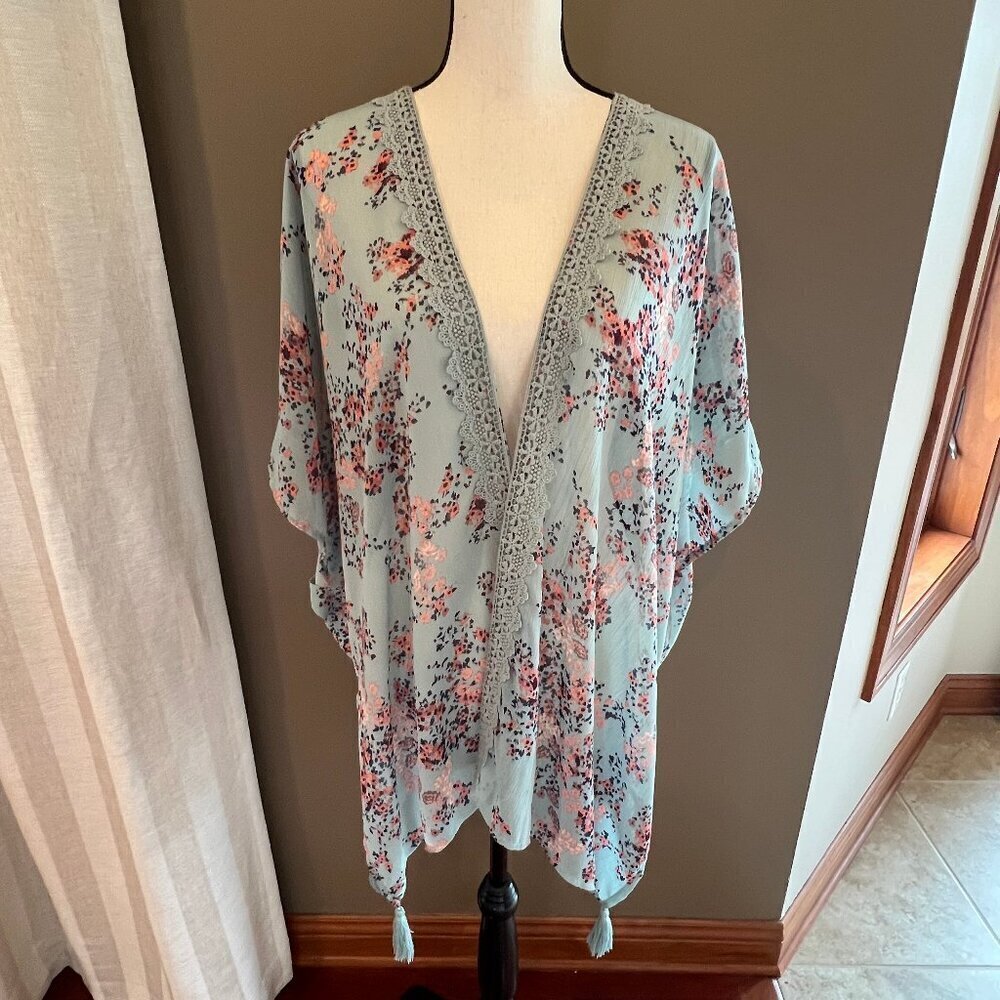 Altar'd State Kimono Beautiful Blue Floral Kimono, Size Medium